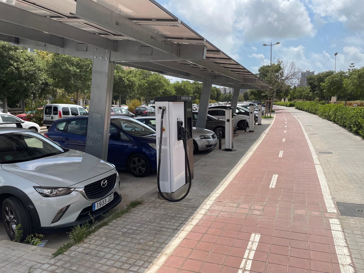 Nuevos puntos de recarga junto al centro comercial Aqua